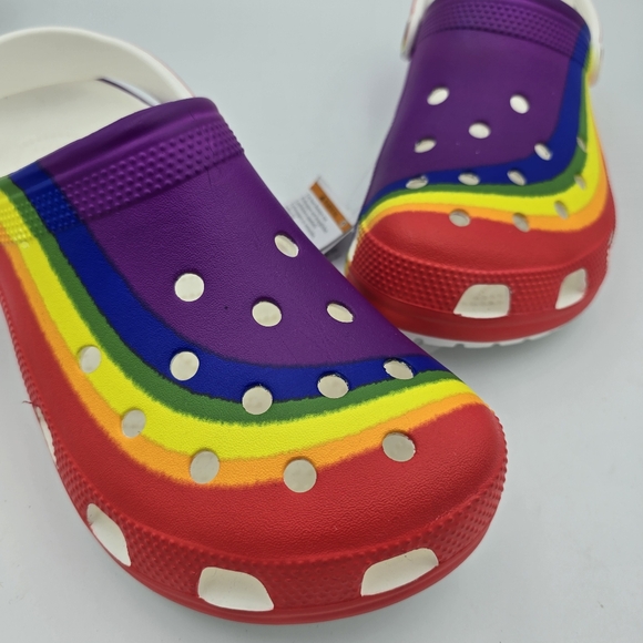NWT Crocs Classic Rainbow Dye Clogs, Men's 10 / Women's 12 ~ Pride Sandals ~ - Picture 2 of 16